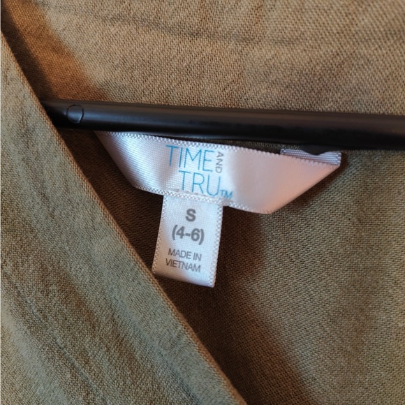 V-neck button down - Picture 4 of 4